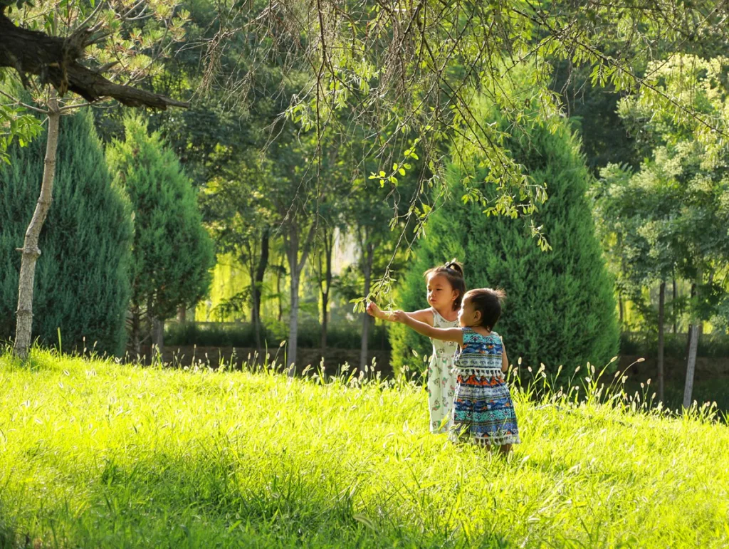 Parent and child rebuilding emotional connection after divorce
